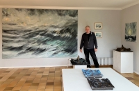 Links: "Meer schwarz grün“ Öl auf Leinwand 200 x 300 cm 2009, rechts „Sonne über Meer II" Öl auf Leinwand 70 x 70 cm 2025 203_img4461_v2.jpg